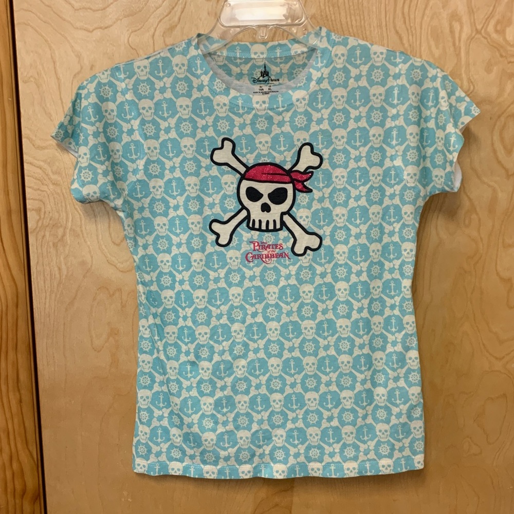 Disney Parks Pirates of the Caribbean tee - EUC